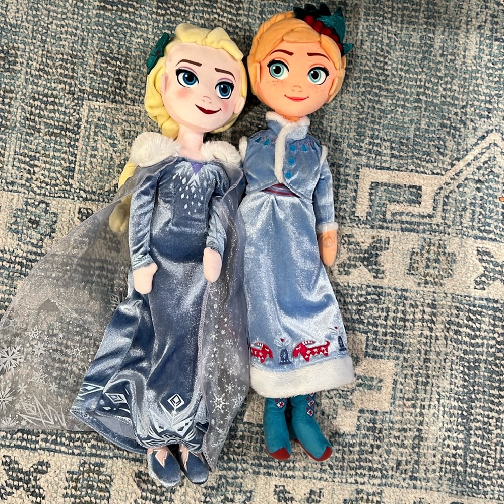 Official Disney world Olaf’s frozen adventure Anna and Elsa stuffed animals